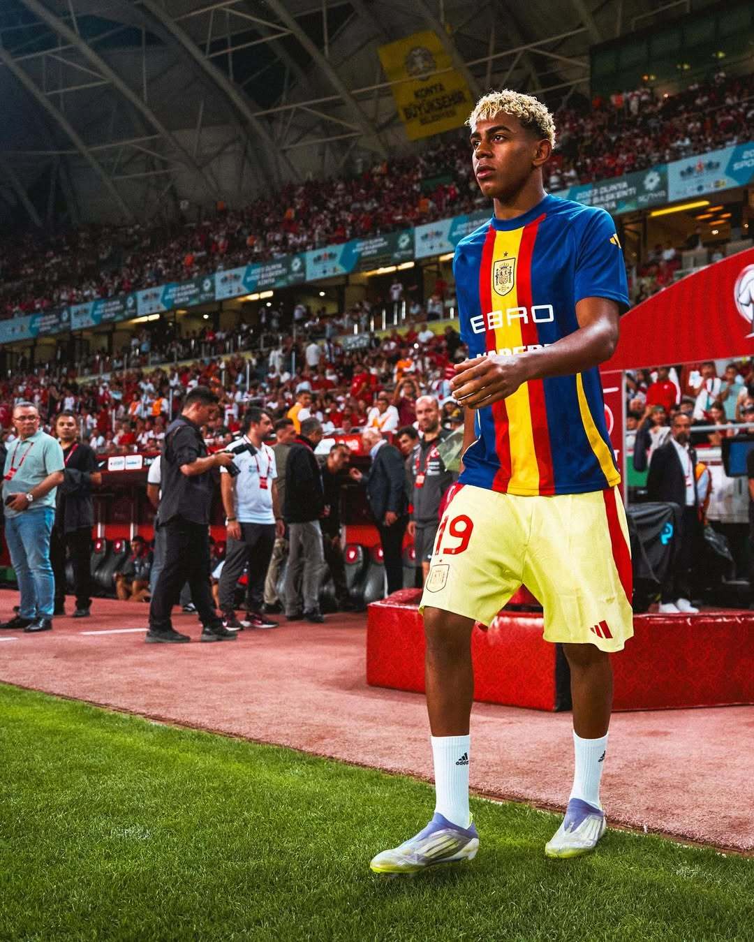 18岁亚马尔首个梦想曝光!为母亲买房背后,是移民、离异与父亲被刺的黑暗往事