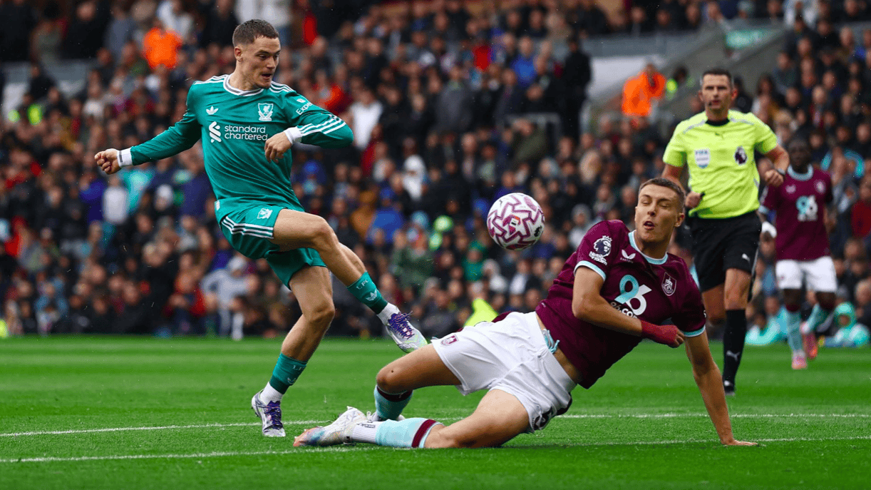 1-0!95分钟绝杀 英超11.2亿豪门11打10险胜升班马 全胜守住榜首