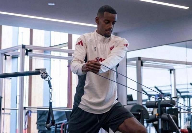 欧冠豪门全胜,巴黎或面临出局压力,皇马拜仁利物浦冲刺前四