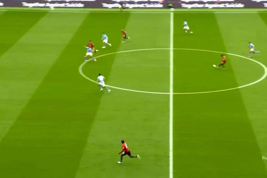 曼联续约低迷魔咒!阿莫林不满4000万边锋表现,业余传球选择被批