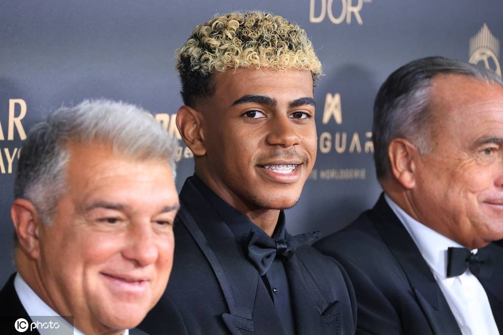 不服气!父亲:亚马尔世界最佳 没拿金球对我们是精神伤害