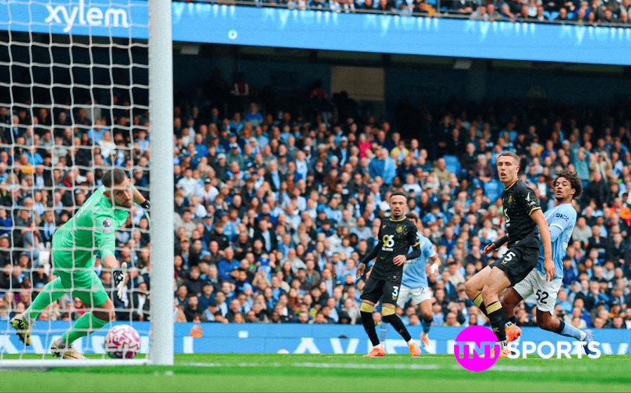 英超铁卫一战载入史册:单场乌龙双响+和队友争顶助攻对手破门