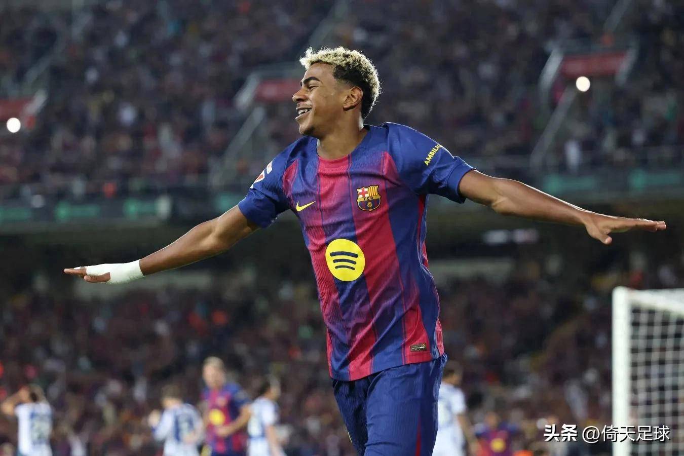 2-1!亚马尔导演逆转好戏!莱万打进职业生涯第700球巴萨登顶西甲