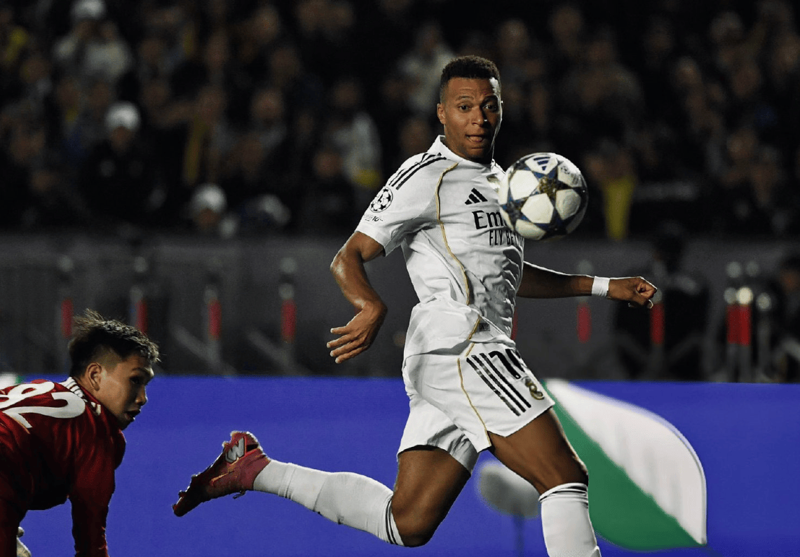 姆巴佩帽子戏法比肩梅西,皇马5-0欧冠客场大捷,被嘲讽只会虐菜