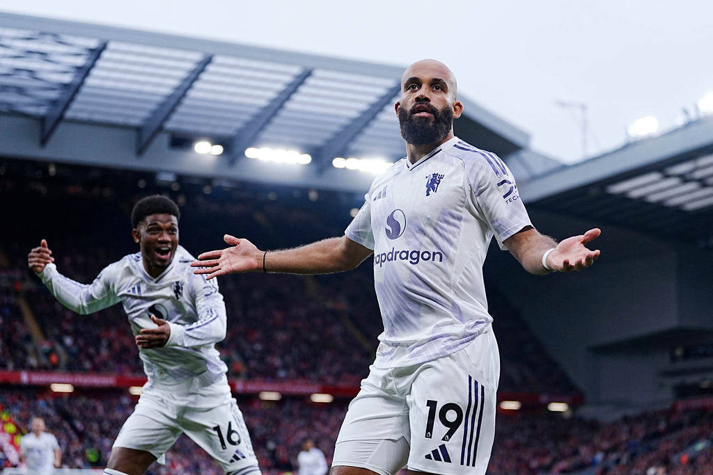 比赛日:曼联绝杀强送利物浦4连败 梅西生涯第60次戴帽